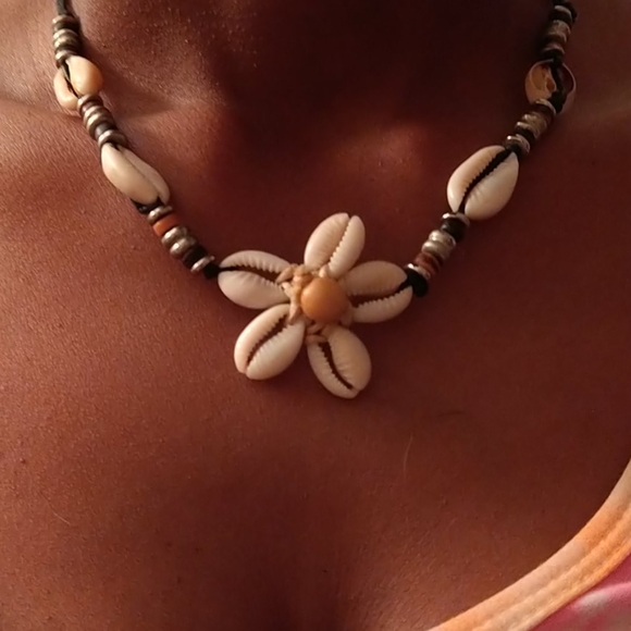 Shell necklace - Picture 2 of 2